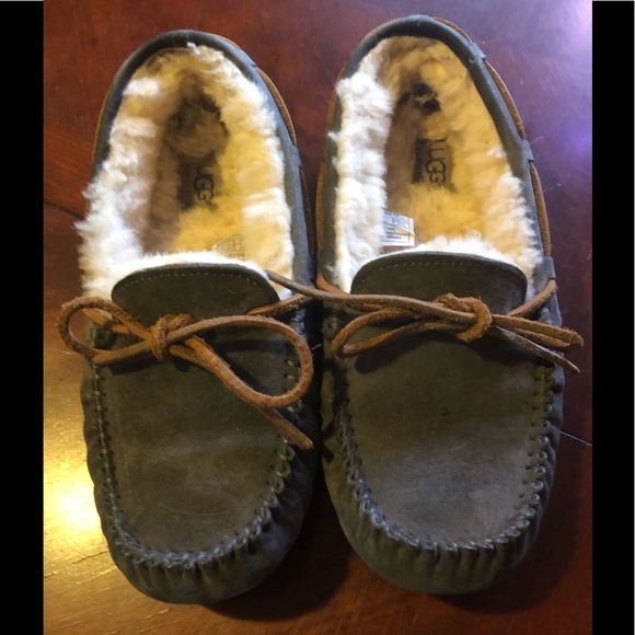 UGG Shoes - UGG SLIPPERS/ MOCCASINS - Dakota